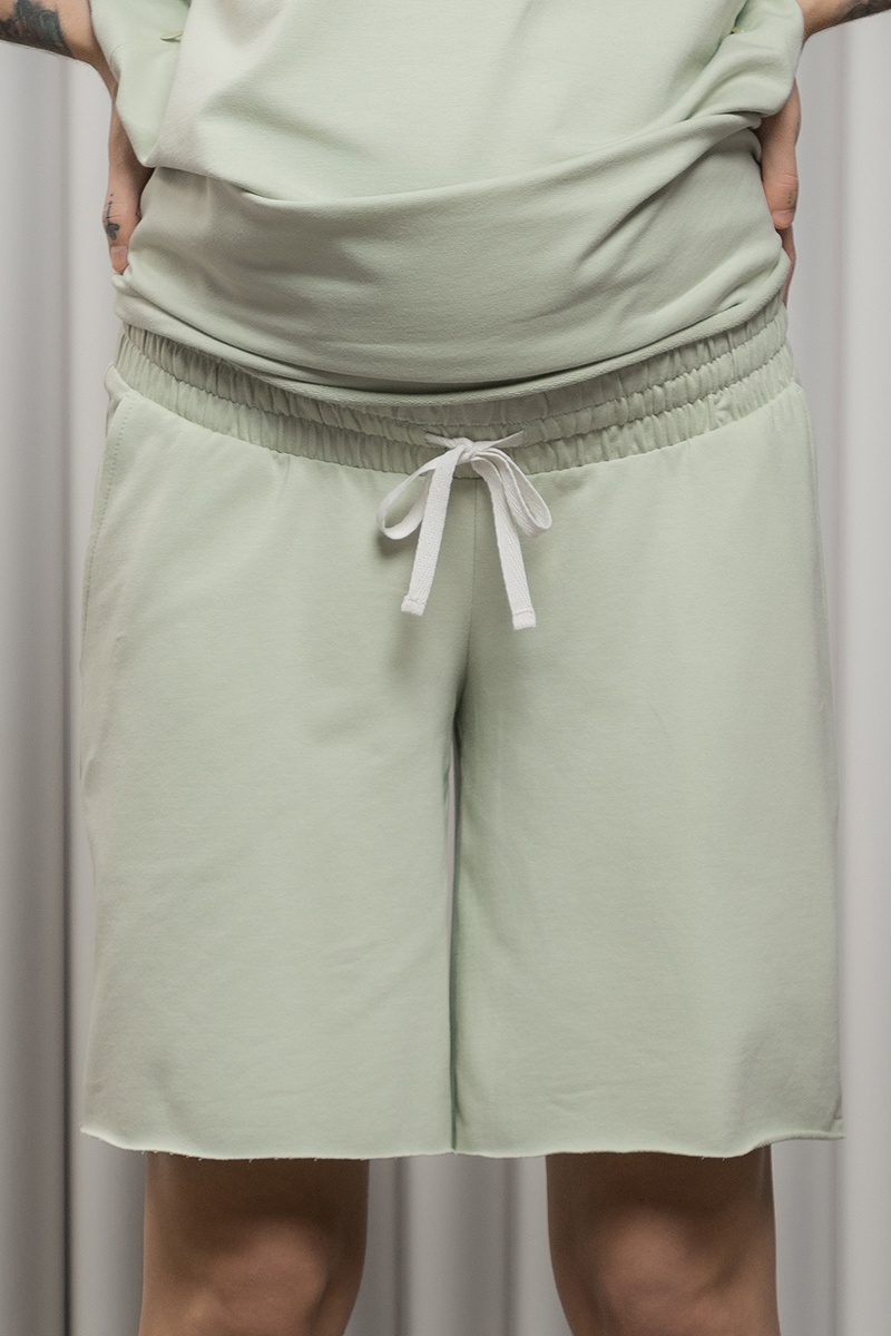 Спортивные костюмы Хлопковый костюм из футболки с шортами для беременных и кормящих мам MIKAELA, оливка, Юла Мама