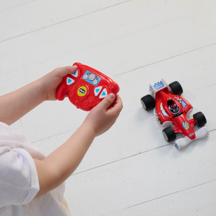 Ролевые игрушки Машинка на радиоуправлении Chicco "Гонщик Том"