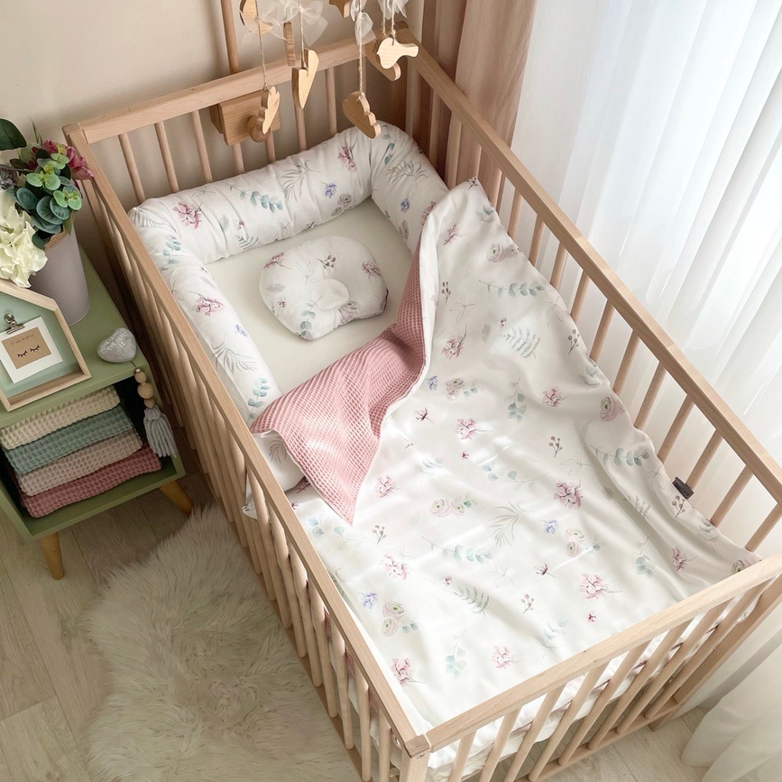 Бортики в ліжечко Захисний бортик-валик з малюнком (Квітка Гортензія), пудрового кольору, ТМ Маленька соня