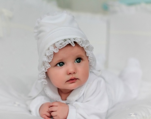 Чепчики, шапочки для новорождённых Шапочка на крестины для девочки, велюр, белая, коллекция ANDRE TAN, Tigres
