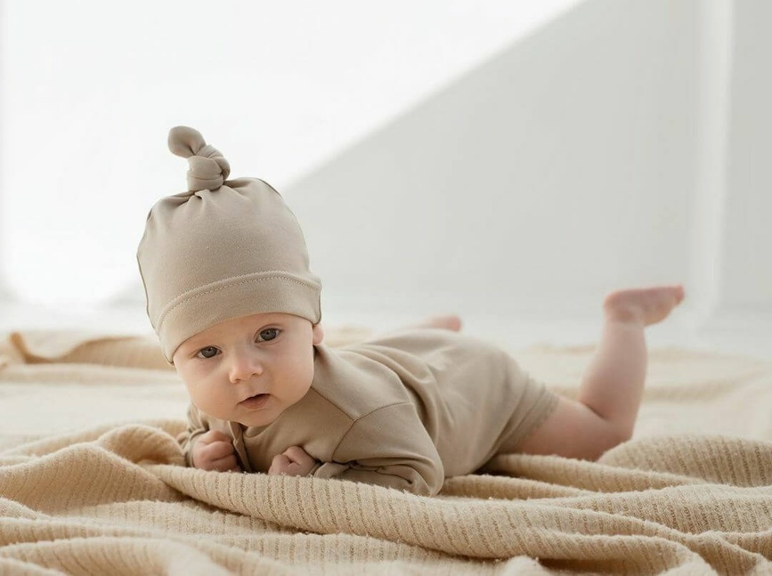 Чепчики, шапочки для новонародженних Шапочка вузлик інтерлок, бежевий, Little Angel