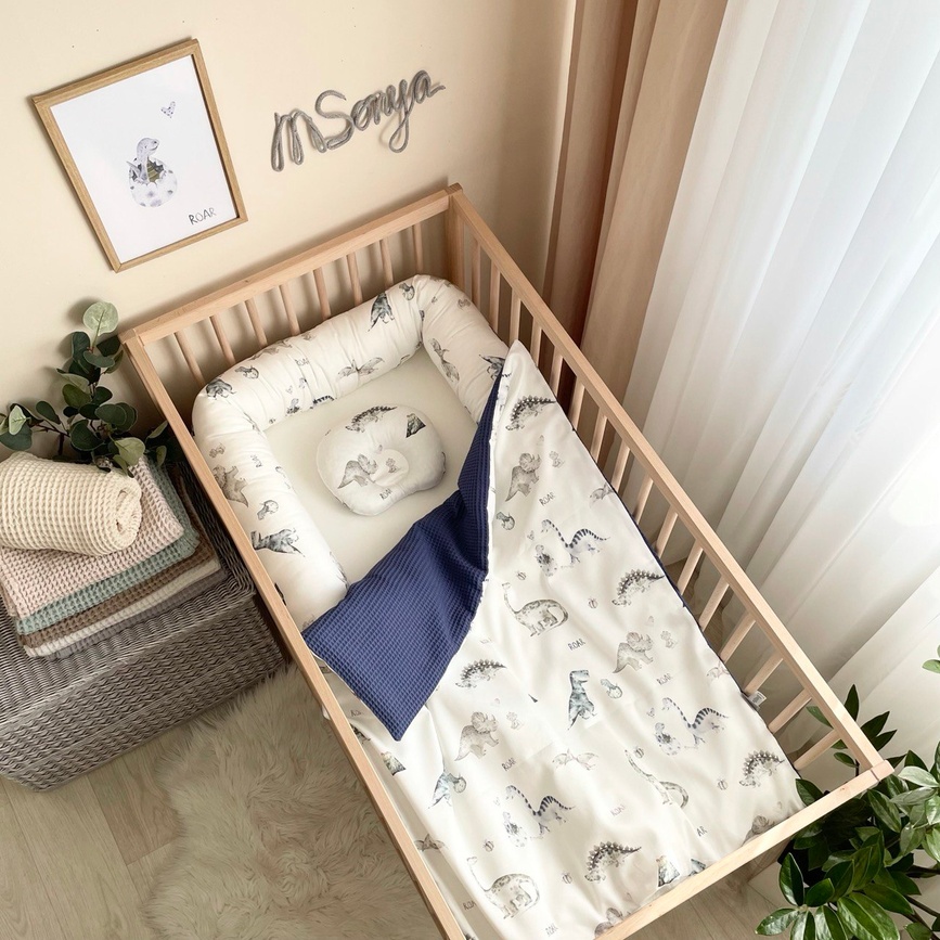 Бортики в ліжечко Захисний бортик-валик з малюнком (Діно), синього кольору, ТМ Маленька соня