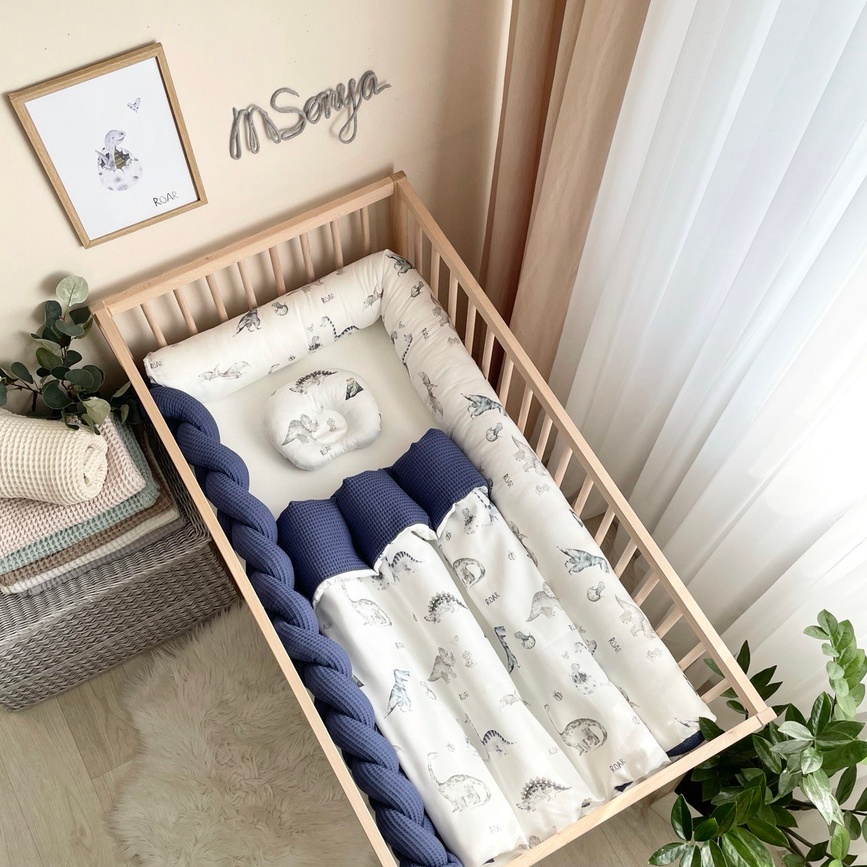 Бортики в ліжечко Захисний бортик-валик з малюнком (Діно), синього кольору, ТМ Маленька соня