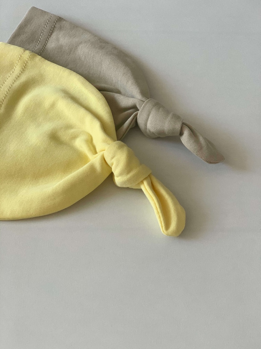 Чепчики, шапочки для новонародженних Шапочка вузлик інтерлок, світло-жовтий, Little Angel
