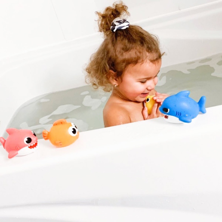 Игрушки в ванную Брызгалка игрушка для купания Папа Акуленка, Baby shark