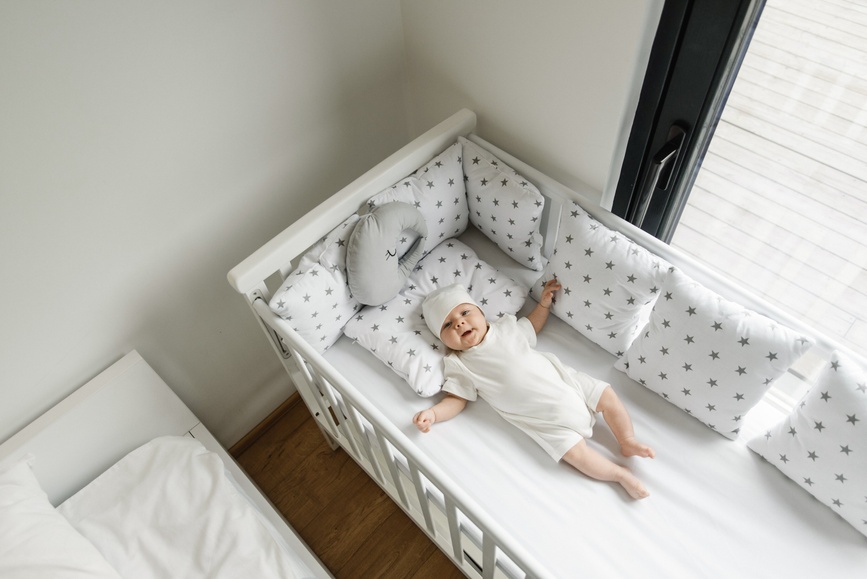 Ліжечка Дитяче ліжко MRIYA з маятником і ящиком біла, Дитячий сон